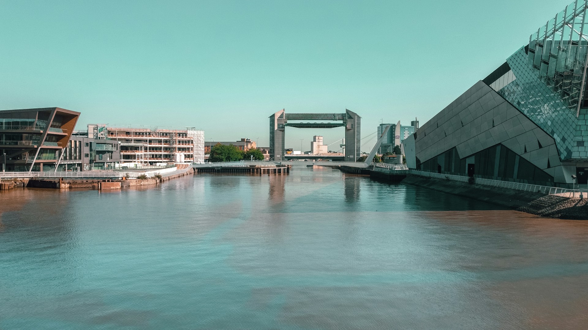 Hull waterfront unsplash free 3