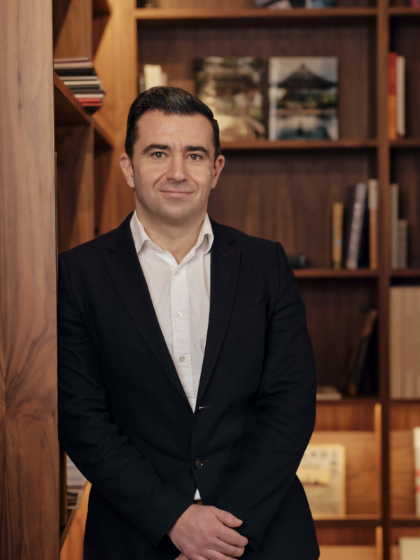  Arik Agamian